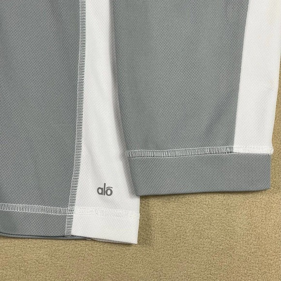 ALO Yoga Men's Gray Long Sleeve Shirt - Picture 3 of 10